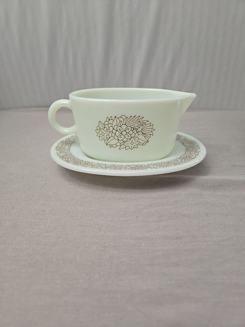 Pyrex Corelle Woodland Gravy Boat And Underplate Excellent Condition